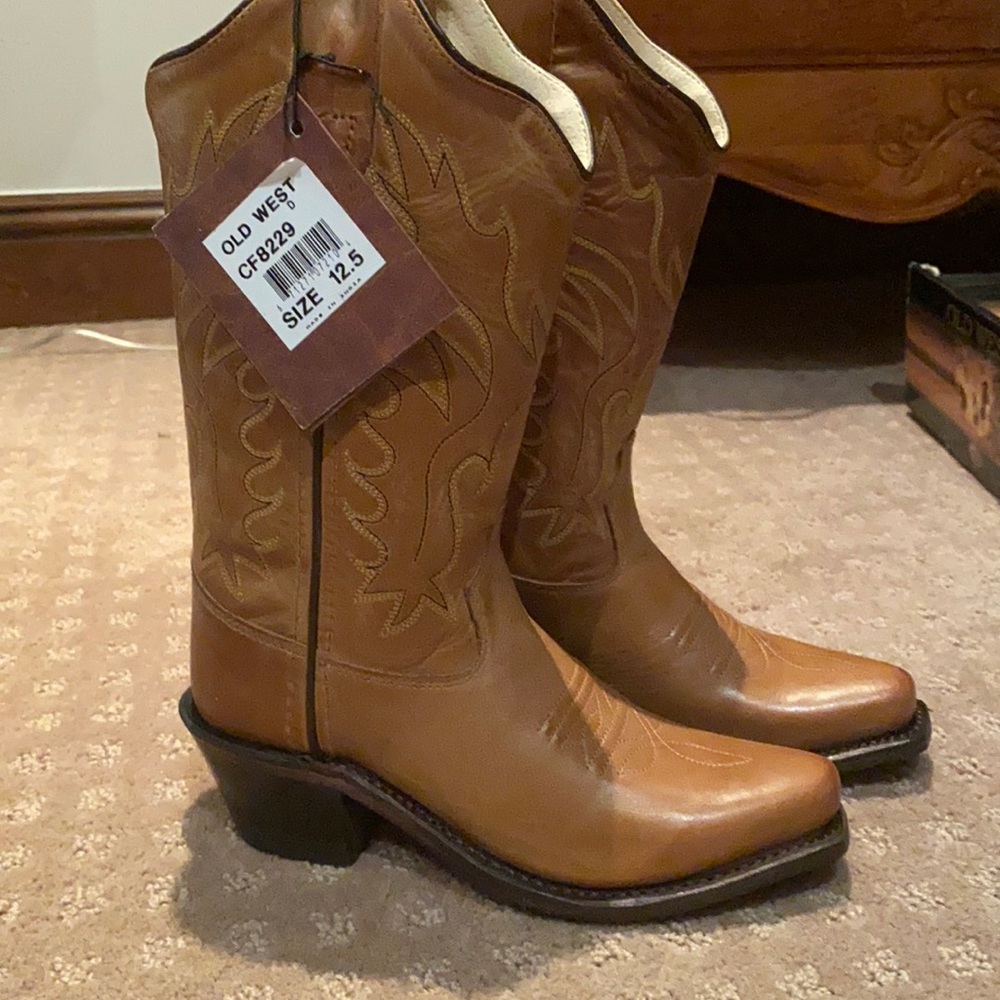 Boys snip toe cowboy boots. NWT Old West